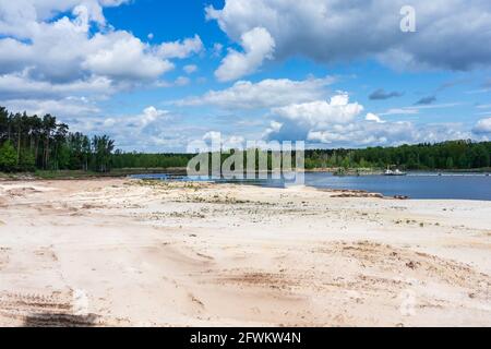 Un lago forestale senza nome a Buck'schen Schweiz - paesaggio naturale speciale nel distretto di Oberspreewald-Lausitz, Germania. Foto Stock