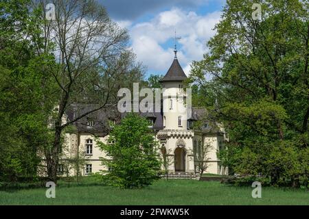 Castello di Hohenbocka - è un complesso di palazzi (costruito 1897/1898) nella comunità di Brandeburgo meridionale di Hohenbocka nel distretto di Oberspreewald-Lausitz, Germania. Foto Stock