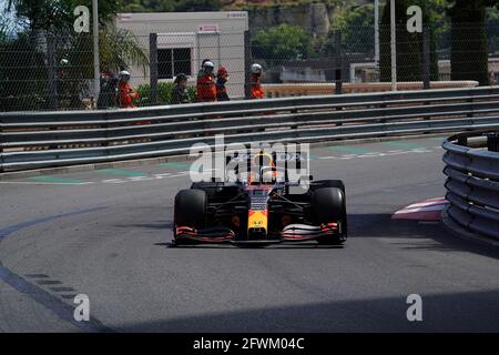 Monte Carlo, Monaco. 23 maggio 2021. 23 maggio 2021, circuito di Monaco, Monte Carlo, FORMULA 1 GRAN PREMIO DI MONACO 2021, 20 - 23 maggio 2021, nella foto Max Verstappen (NEL 33), Red Bull Racing Honda Credit: dpa/Alamy Live News Foto Stock