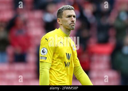 Liverpool, Regno Unito. 23 maggio 2021. Il portiere del Crystal Palace Vicente Guaita guarda sopra. Premier League Match, Liverpool contro Crystal Palace all'Anfield Stadium di Liverpool domenica 23 maggio 2021. Questa immagine può essere utilizzata solo per scopi editoriali. Solo per uso editoriale, è richiesta una licenza per uso commerciale. Nessun uso nelle scommesse, nei giochi o nelle pubblicazioni di un singolo club/campionato/giocatore. pic di Chris Stading/Andrew Orchard sport photography/Alamy Live news Credit: Andrew Orchard sports photography/Alamy Live News Foto Stock