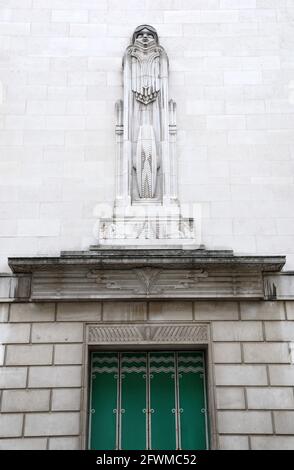 Edificio in stile Art Deco della stazione di ventilazione e controllo Georges Dock A Liverpool Foto Stock