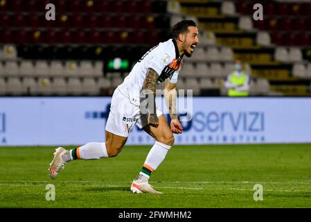 Cittadella, Italia. 23 maggio 2021. Francesco di Mariano (Venezia FC) festeggia dopo aver segnato un gol 0-1 durante le finali di Playoff - Cittadella vs Venezia, Campionato Italiano di Calcio BKT a Cittadella, Italia, Maggio 23 2021 Credit: Independent Photo Agency/Alamy Live News Foto Stock