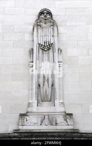 Accelera il moderno rilievo art deco Mercury a Liverpool ON L'edificio del Queensway Tunnel Foto Stock