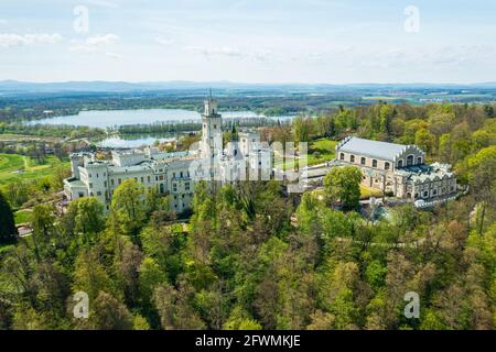 Vista panoramica del Castello di Hluboka a Hluboka nad Vltavou vicino a Ceske Budejovice, Repubblica Ceca Foto Stock