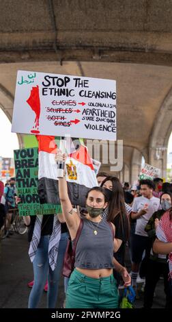 Free Palestine Rally in Queens alla luce del continuo Escalation di eventi e cessate il fuoco a Gaza tra palestinesi E israeliani Foto Stock