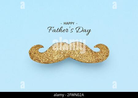 Biglietto d'auguri per il giorno del Padre felice con baffi dorati su sfondo blu. Glitter dorato, minimo, spazio per la copia. Foto Stock