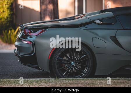 BMW i8 Roadster con rivestimento verde opaco Foto Stock