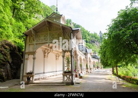 Bad Berneck è una città termale del distretto di Bayreuth, in Baviera, Germania. Fichtelgebirge Mountains.Ruins del castello di Walpote di Wallenrode, Hohenb Foto Stock