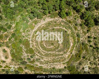 Strana costruzione abbandonata sotto forma di spirale Foto Stock