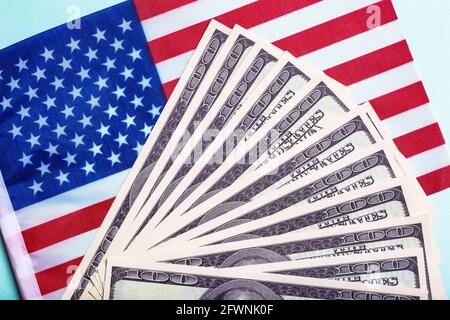 USA dollari di fondo. Piano di salvataggio americano, programma di soccorso degli Stati Uniti, controllo degli stimoli e concetto di Act of 2021. Soldi, affari, profitto e idea di sostentamento. Foto di alta qualità Foto Stock