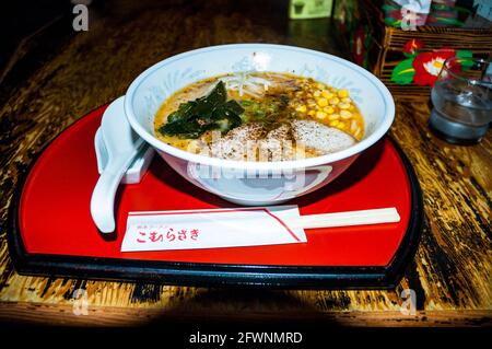 Una ciotola di spaghetti ramen da Komurasaki al Museo Shin-Yokohama Ramen. Foto Stock