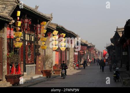 Street view, Pingyao Old City, Provincia di Shanxi, Cina 8 novembre 2012 Foto Stock