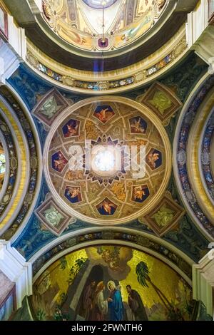 Interno decorato volta nel Pontificio Santuario della Beata Vergine Del Rosario di Pompei - Italia Foto Stock