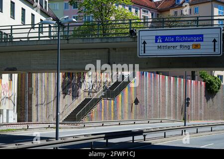 Vista su Leuchtenbergring, una strada a quattro corsie e sezione dell'autostrada Mittlerer Ring di Monaco. Foto Stock