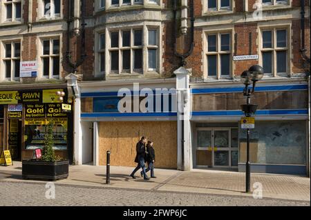 Imbarcarsi su negozi, Cannon Street, zona commerciale, Cannon Street, dover, Kent, Regno Unito. 8 Mar 2011 Foto Stock