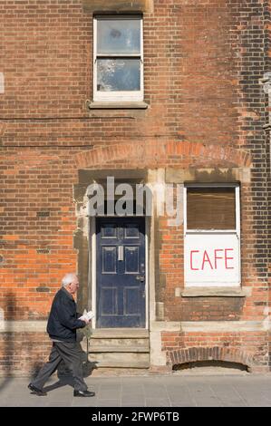 Un caffè, Priory Station Approach Road, dover, Kent, Regno Unito. 8 Mar 2011 Foto Stock