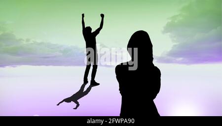 Composizione di silhouette di uomo con le braccia in aria e. donna e copia spazio Foto Stock