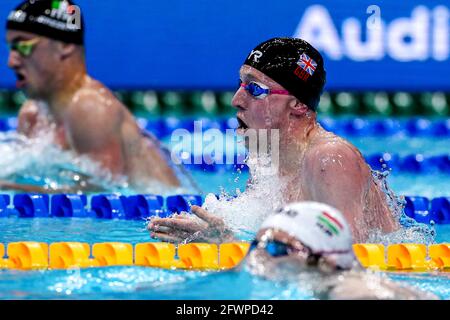 BUDAPEST, UNGHERIA - MAGGIO 23: Max Litchfield della Gran Bretagna in gara alla finale individuale di Medley Men 400m durante il LEN European Aquatics Champio Foto Stock