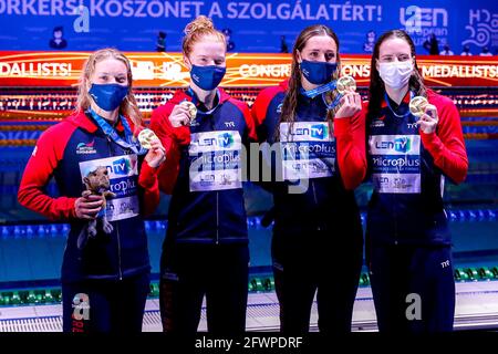 BUDAPEST, UNGHERIA - MAGGIO 23: Kathleen Dawson, Molly Renshaw, Laura Kathleen Stephens, Anna Hopkin di Gran Bretagna, vincitori della medaglia d'oro in gara a. Foto Stock