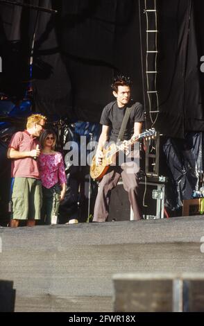 La somma 41 si esibisce al Reading Festival 2002, Reading, Berkshire, Inghilterra, Regno Unito. Foto Stock