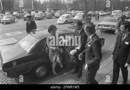 Principessa Margriet al secondo congresso internazionale di odontoiatria a Hilton Amsterdam; saluto Principessa Margriet, 22 aprile 1974, congressi, I Paesi Bassi, foto agenzia stampa del XX secolo, notizie da ricordare, documentario, fotografia storica 1945-1990, storie visive, Storia umana del XX secolo, che cattura momenti nel tempo Foto Stock