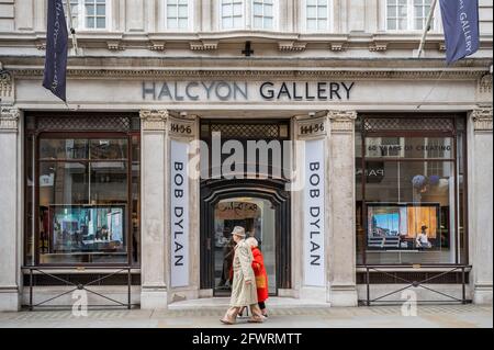 Londra, Regno Unito. 23 maggio 2021. Bob Dylan: 60 anni di creazione apre alla Galleria Halcyon. Mostra una selezione del suo corpo di arte visiva, che comprende opere su carta, dipinti, sculture e installazioni su larga scala, attraverso diverse serie di opere principali dal 2007. Credit: Guy Bell/Alamy Live News Foto Stock