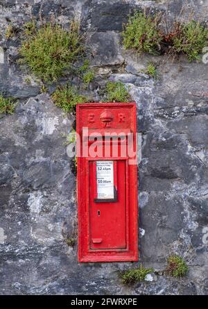 Posta rossa a parete, Tarbert, Argyll, Scozia. Foto Stock