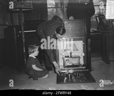 Princess Marijke 4 anni (con la nuova stufa), 19 febbraio 1951, Paesi Bassi, foto agenzia stampa del XX secolo, notizie da ricordare, documentario, fotografia storica 1945-1990, storie visive, Storia umana del XX secolo, che cattura momenti nel tempo Foto Stock