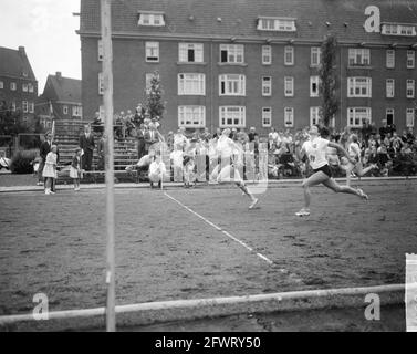 NH Athletics Championships a Sintelbaan ad Amsterdam. Gli 80m hurdles Signore. A. Vonk, T. van der Zwaard, 4 agosto 1963, campionati di atletica, ostacoli, I Paesi Bassi, foto agenzia stampa del XX secolo, notizie da ricordare, documentario, fotografia storica 1945-1990, storie visive, Storia umana del XX secolo, che cattura momenti nel tempo Foto Stock