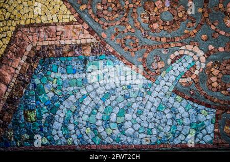 Antico mosaico bizantino. L'acqua scorre nel bagno. Foto Stock