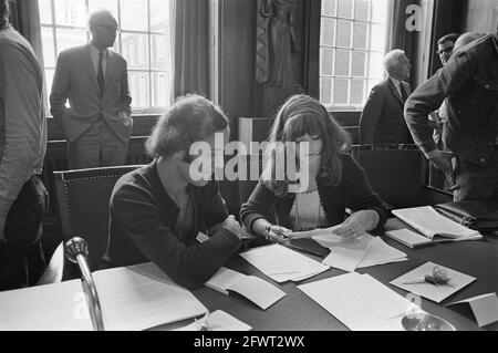 Installazione del nuovo consiglio comunale di Amsterdam; sinistra F. van Kommel, destra C. Bos, 1 settembre 1970, consigli comunali, Installazioni, Paesi Bassi, foto agenzia stampa del XX secolo, notizie da ricordare, documentario, fotografia storica 1945-1990, storie visive, Storia umana del XX secolo, che cattura momenti nel tempo Foto Stock