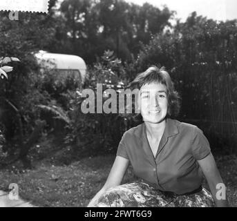 Alice Berger debutta come annunciatore televisivo, 13 agosto 1959, annunciatori, ritratti, Televisione, Paesi Bassi, foto agenzia stampa del XX secolo, notizie da ricordare, documentario, fotografia storica 1945-1990, storie visive, Storia umana del XX secolo, che cattura momenti nel tempo Foto Stock