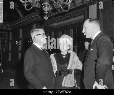 Accoglienza di Capodanno del Ministro Luns e della moglie a Treveszaal all'Aia, dell'Ambasciatore inglese Sir Andrew Noble e di sua moglie, 30 gennaio 1964, diplomatici, anniversari, ministri, ricevimenti, Paesi Bassi, foto agenzia stampa del XX secolo, notizie da ricordare, documentario, fotografia storica 1945-1990, storie visive, Storia umana del XX secolo, che cattura momenti nel tempo Foto Stock