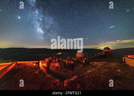 Vista esterna del Parc Astronòmic del Montsec (la Noguera, Catalogna, Spagna) ESP: Exteriores del Parc Astronòmic del Montsec (Cataluña, España) Foto Stock