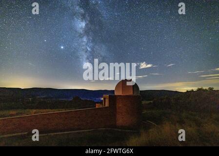 Vista esterna del Parc Astronòmic del Montsec (la Noguera, Catalogna, Spagna) ESP: Exteriores del Parc Astronòmic del Montsec (Cataluña, España) Foto Stock