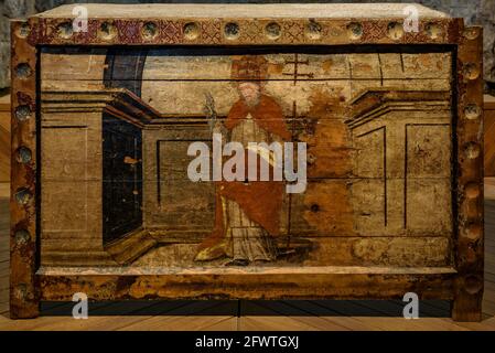 Dipinti e dettagli scultorei all'interno della chiesa romanica di Sant Climent de Taüll (Valle di Boí, Catalogna, Spagna, Pirenei) Foto Stock