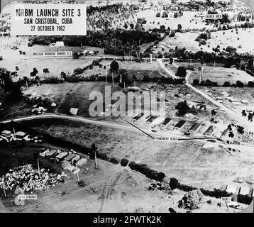 PX 66-20:93 27 ottobre 1962 Sito di lancio del missile balistico di media portata 3, San Cristobal, Cuba. Immagine utilizzata nel comunicato stampa del Segretario della Difesa, 6 febbraio 1963. Si prega di credito "Stati Uniti. Dipartimento della Difesa. Dipartimento della Difesa Cubano Missile Crisis Briefing Materials. John F. Kennedy Presidential Library and Museum, Boston" Foto Stock