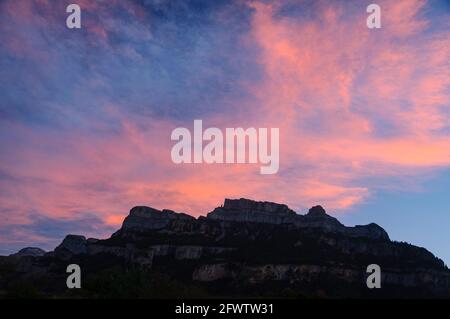 Alba da Vió (Aragon). Vista sul canyon di Añisclo (Ordesa e Parco Nazionale del Monte Perdido, Spagna, Pirenei) Foto Stock
