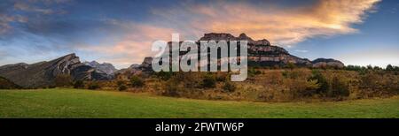 Alba da Vió (Aragon). Vista sul canyon di Añisclo (Ordesa e Parco Nazionale del Monte Perdido, Spagna, Pirenei) Foto Stock