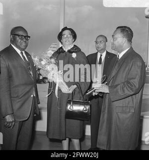 Arrivo dr. J. H. E. Ferrier, governatore dell'aeroporto di Suriname Schiphol. J. H. E. Ferrier, 6 marzo 1968, arrivi, governatori, I Paesi Bassi, foto agenzia stampa del XX secolo, notizie da ricordare, documentario, fotografia storica 1945-1990, storie visive, Storia umana del XX secolo, che cattura momenti nel tempo Foto Stock