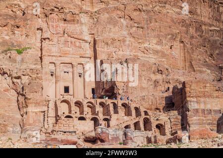 PETRA, GIORDANIA - 23 MARZO 2017: Tomba dell'urna nell'antica città di Petra, Giordania Foto Stock