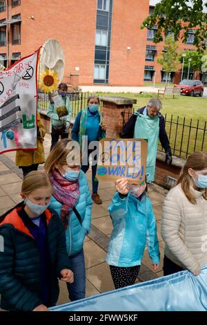 Crisi climatica protesta marzo Chesterfield Derbyshire Regno Unito 2021 Foto Stock