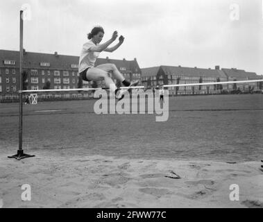 Assegnazione Cor du Buy (scarpe sportive), 28 luglio 1964, SCARPE SPORTIVE, atletica, High Jump, Paesi Bassi, foto agenzia stampa del XX secolo, notizie da ricordare, documentario, fotografia storica 1945-1990, storie visive, Storia umana del XX secolo, che cattura momenti nel tempo Foto Stock