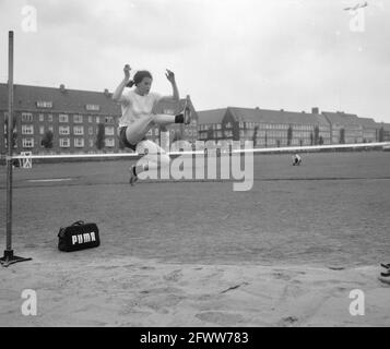 Assegnazione Cor du Buy (scarpe sportive), 28 luglio 1964, SCARPE SPORTIVE, atletica, High Jump, Paesi Bassi, foto agenzia stampa del XX secolo, notizie da ricordare, documentario, fotografia storica 1945-1990, storie visive, Storia umana del XX secolo, che cattura momenti nel tempo Foto Stock