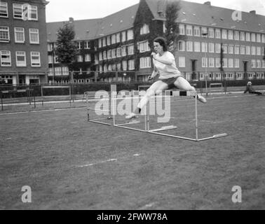 Assignment Cor du Buy (scarpe sportive), 28 luglio 1964, SPORTSHOES, atletica, Hurdles, Paesi Bassi, foto agenzia stampa del XX secolo, notizie da ricordare, documentario, fotografia storica 1945-1990, storie visive, Storia umana del XX secolo, che cattura momenti nel tempo Foto Stock