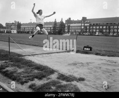 Assegnazione Cor du Buy (scarpe sportive), 28 luglio 1964, SCARPE SPORTIVE, atletica, Long Jump, Paesi Bassi, foto agenzia stampa del XX secolo, notizie da ricordare, documentario, fotografia storica 1945-1990, storie visive, Storia umana del XX secolo, che cattura momenti nel tempo Foto Stock