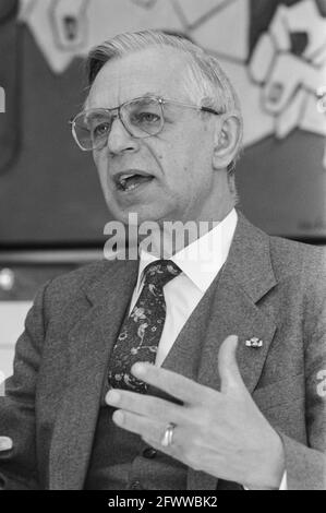 Cessione Financieel Dagblad, Nelissen, Amrobank, 15 febbraio 1988, I Paesi Bassi, foto agenzia stampa del XX secolo, notizie da ricordare, documentario, fotografia storica 1945-1990, storie visive, Storia umana del XX secolo, che cattura momenti nel tempo Foto Stock