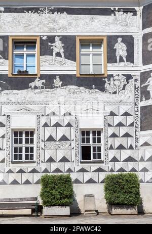 Gli Sgraffiti o cavalieri graffiti si trovano nella piazza della città, Mikulov, Repubblica Ceca Foto Stock