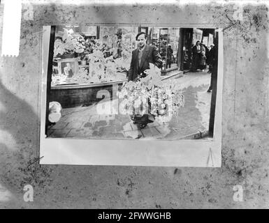 L'abdicazione e la successione in Lussemburgo, in vetrina sono ritratti famiglia ducale, 11 novembre 1964, RITRATTI, abdicazioni, Vetrine, famiglie, Paesi Bassi, foto agenzia stampa del XX secolo, notizie da ricordare, documentario, fotografia storica 1945-1990, storie visive, Storia umana del XX secolo, che cattura momenti nel tempo Foto Stock