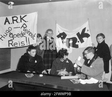 Il Klub ha inviato due membri in America per presentare una petizione al Segretario Generale dell'ONU nel corso del 14 dicembre 1964, Conferenze stampa, petizioni, Paesi Bassi, foto agenzia stampa del XX secolo, notizie da ricordare, documentario, fotografia storica 1945-1990, storie visive, Storia umana del XX secolo, che cattura momenti nel tempo Foto Stock